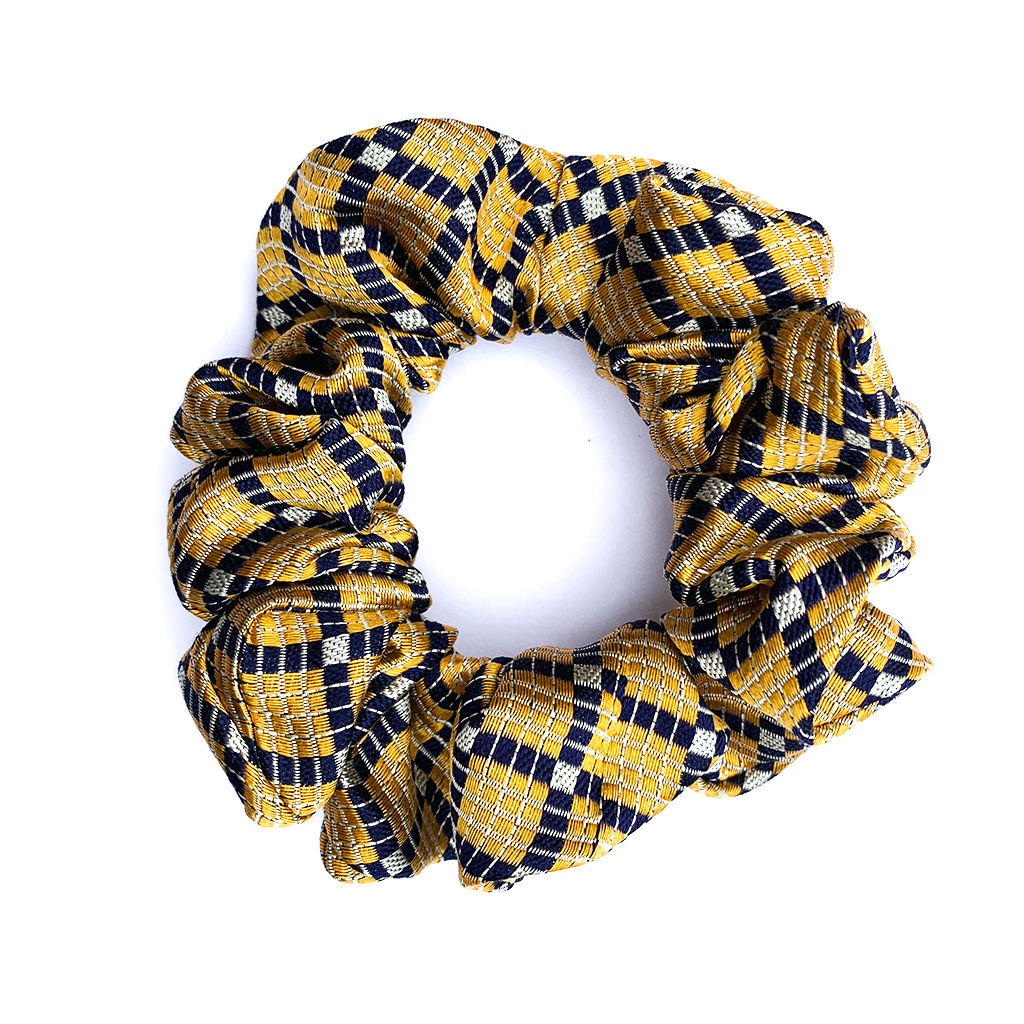 QUEEN'S COMMAND LUXURY SILK SCRUNCHIE - Happily MeCo