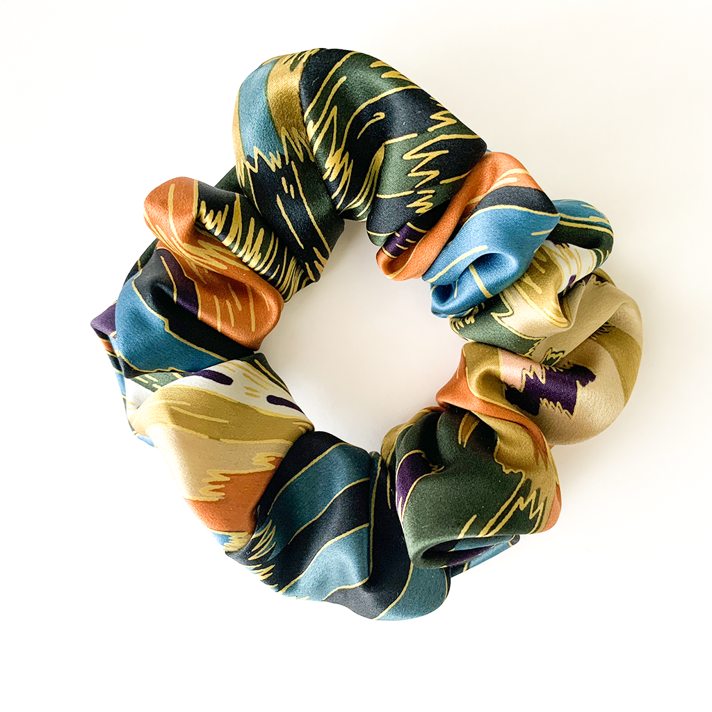 ENVISIONS LUXURY SILK SCRUNCHIE - Happily MeCo