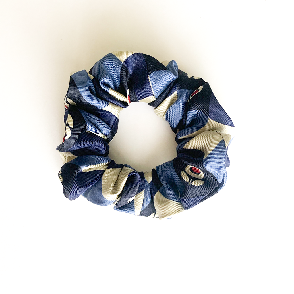 TOO TULIPS LUXURY SILK SCRUNCHIE - Happily MeCo