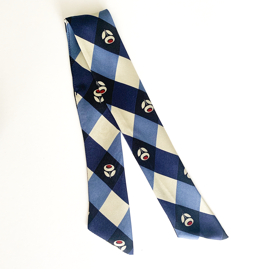 TOO TULIPS LUXURY SILK SCRUNCHIE - Happily MeCo