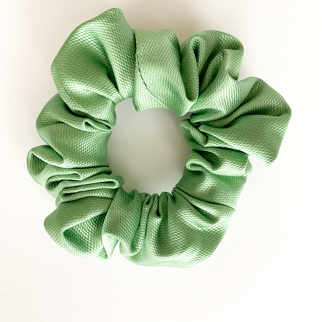 SPRING FIELDS LUXURY SILK SCRUNCHIE - Happily MeCo