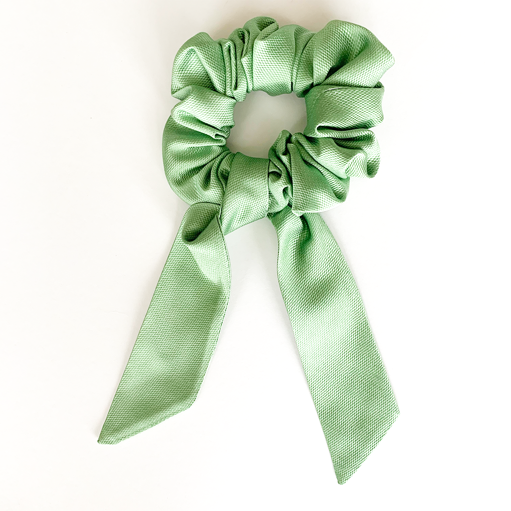 SPRING FIELDS LUXURY SILK SCRUNCHIE - Happily MeCo