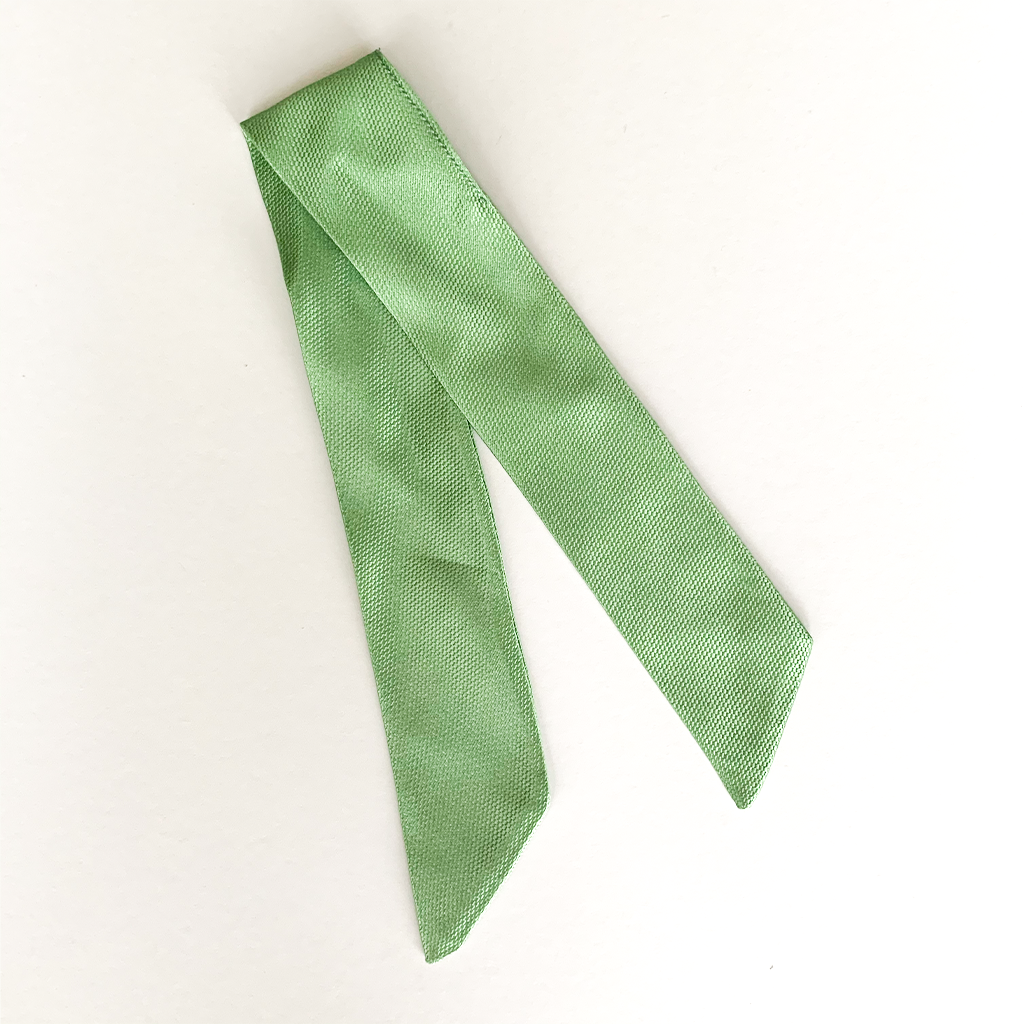 SPRING FIELDS LUXURY SILK SCRUNCHIE - Happily MeCo