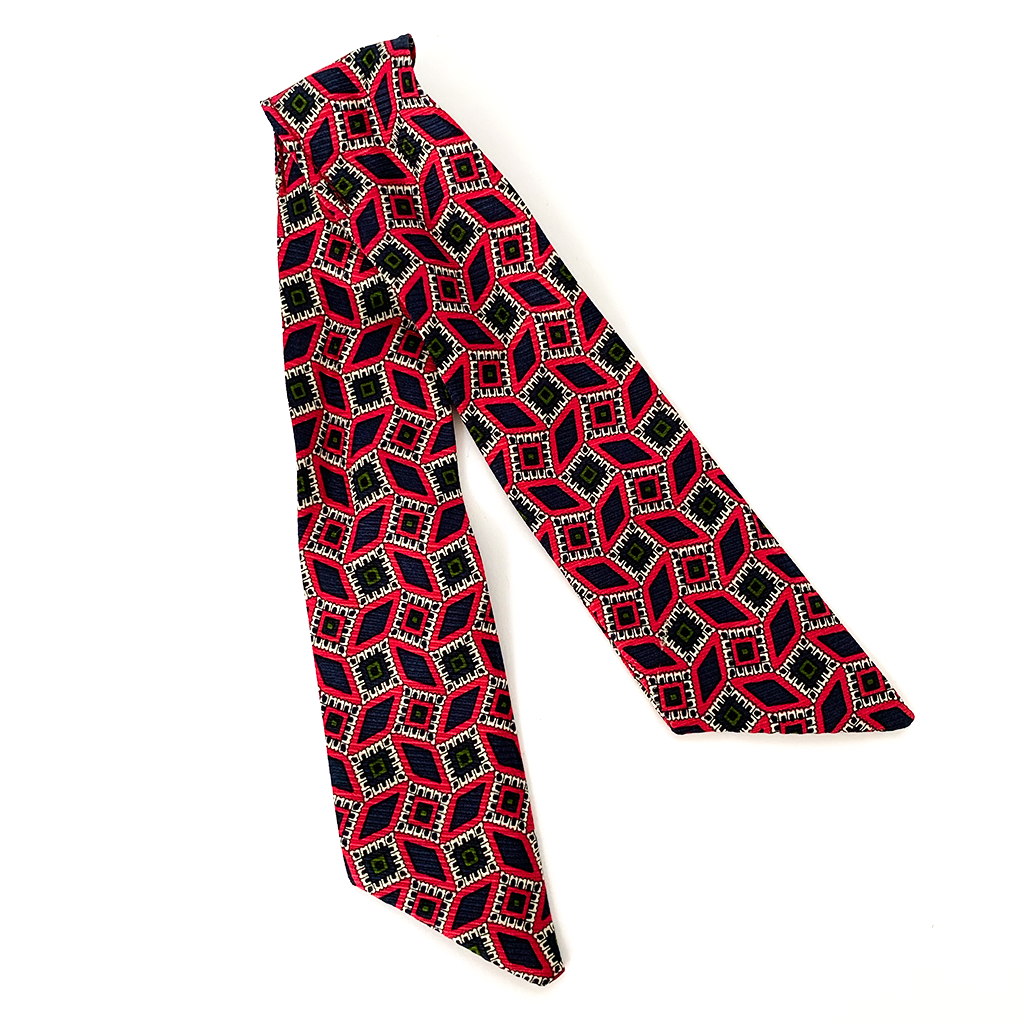 ANGLE TAG LUXURY SILK SCRUNCHIE - Happily MeCo