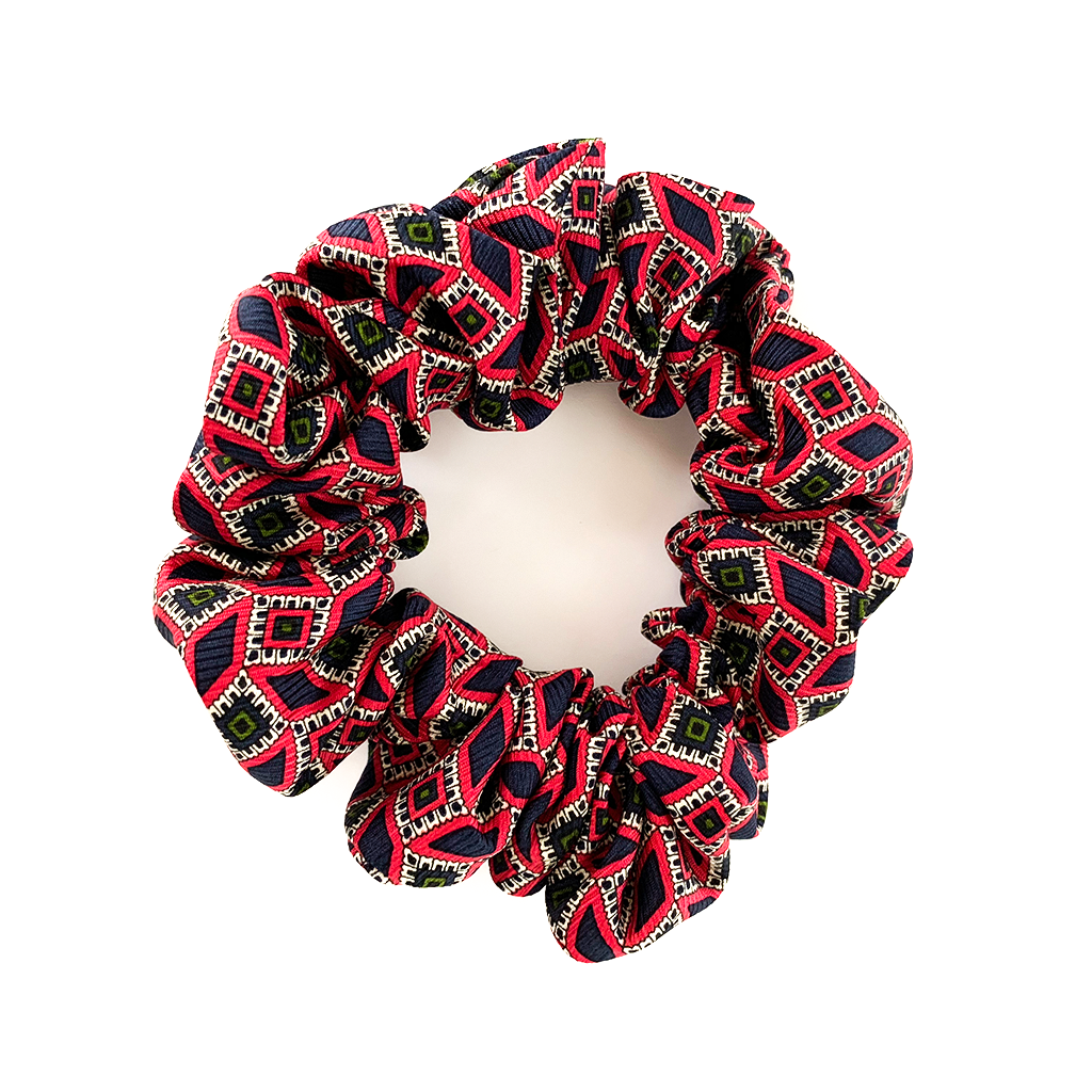 ANGLE TAG LUXURY SILK SCRUNCHIE - Happily MeCo