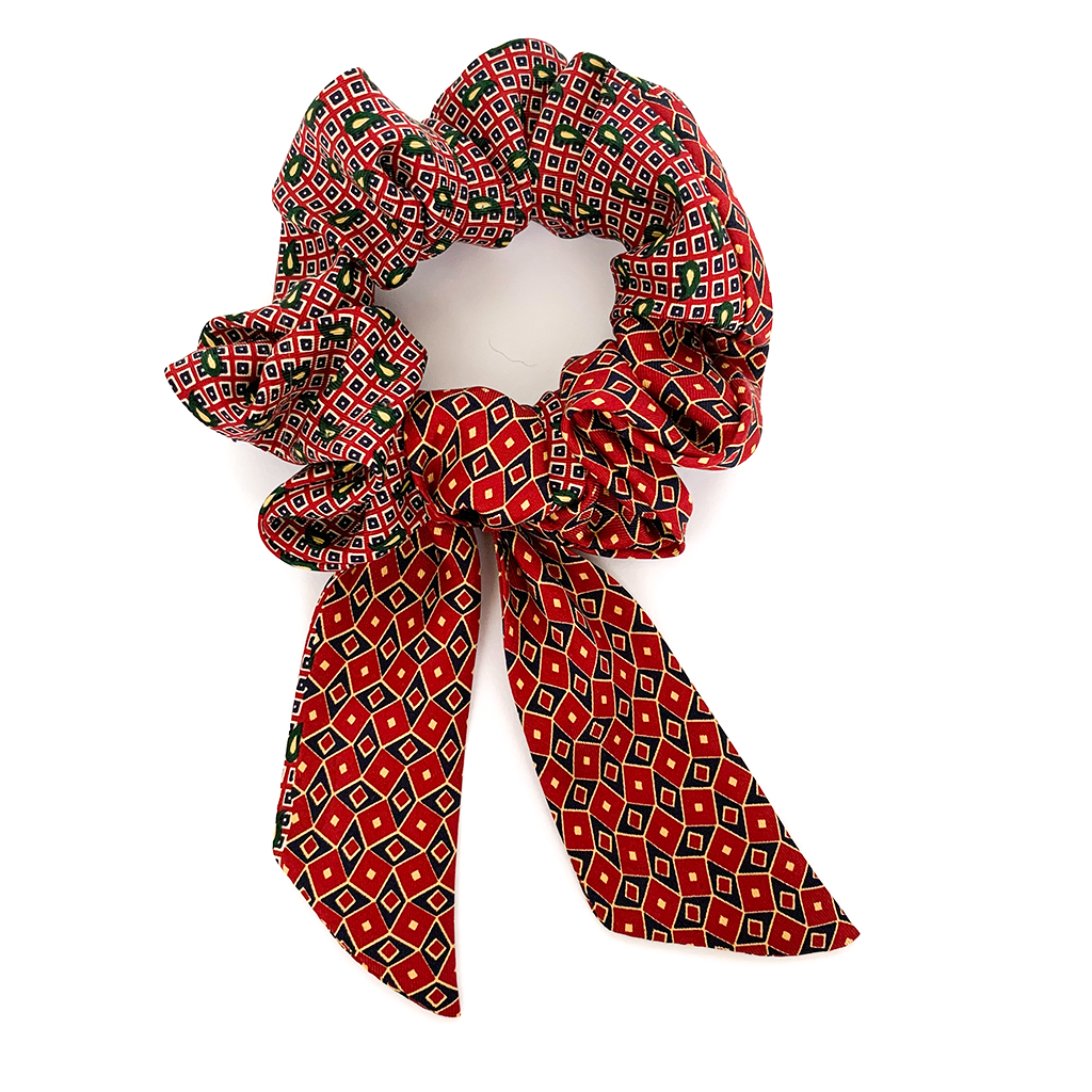 CROSS MINDS LUXURY SILK SCRUNCHIE - Happily MeCo