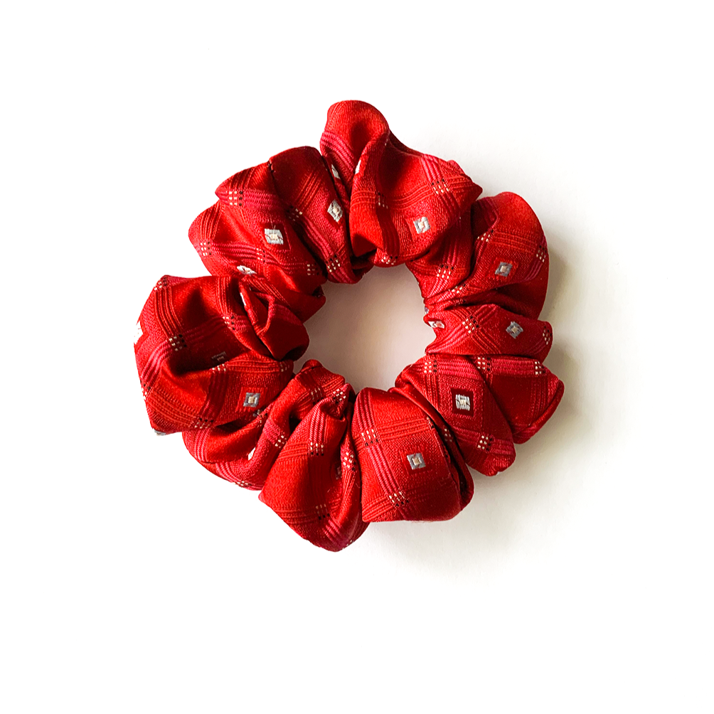 CHERRY ALAY LUXURY SILK SCRUNCHIE