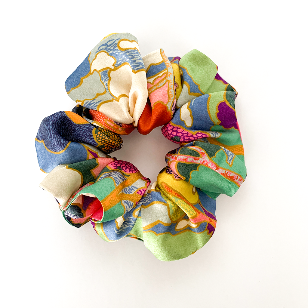 COLOR MEADOW LUXURY SILK SCRUNCHIE
