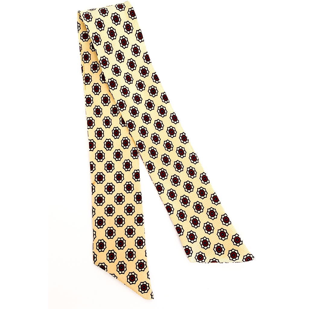 DAISY SHOWERS LUXURY SILK SCRUNCHIE